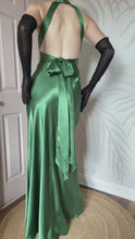 Load and play video in Gallery viewer, Zum Zum Green Satin Evening Gown Prom Dress UK 8
