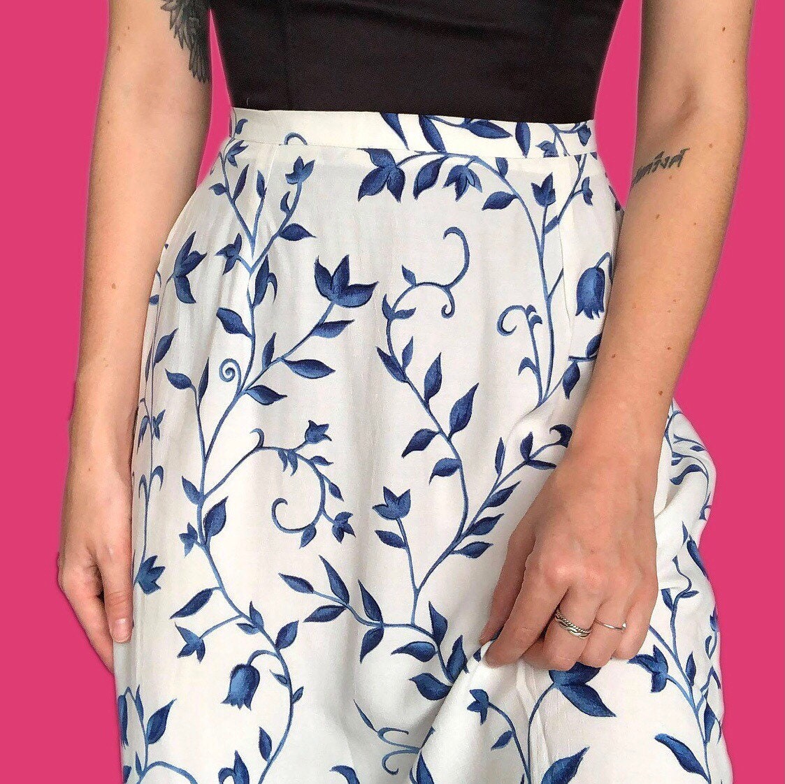 Beautiful white/navy leafy print high waisted maxi skirt UK 10