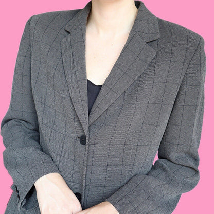 Beautiful vintage grey check 2 piece skirt suit UK 12