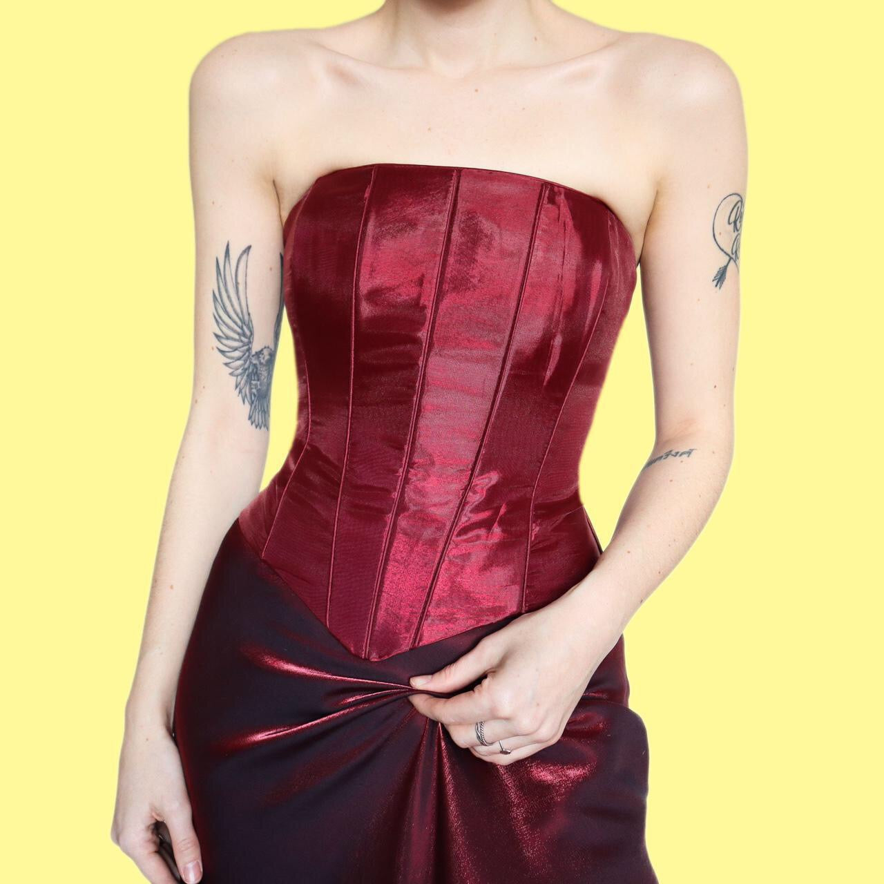 Beautiful YVE red silky 2 piece corset/skirt set UK 14