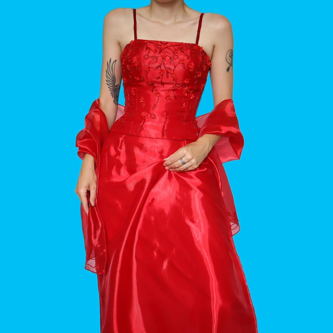 Beautiful YVE red silky 3 piece top, skirt & shawl evening set UK 8