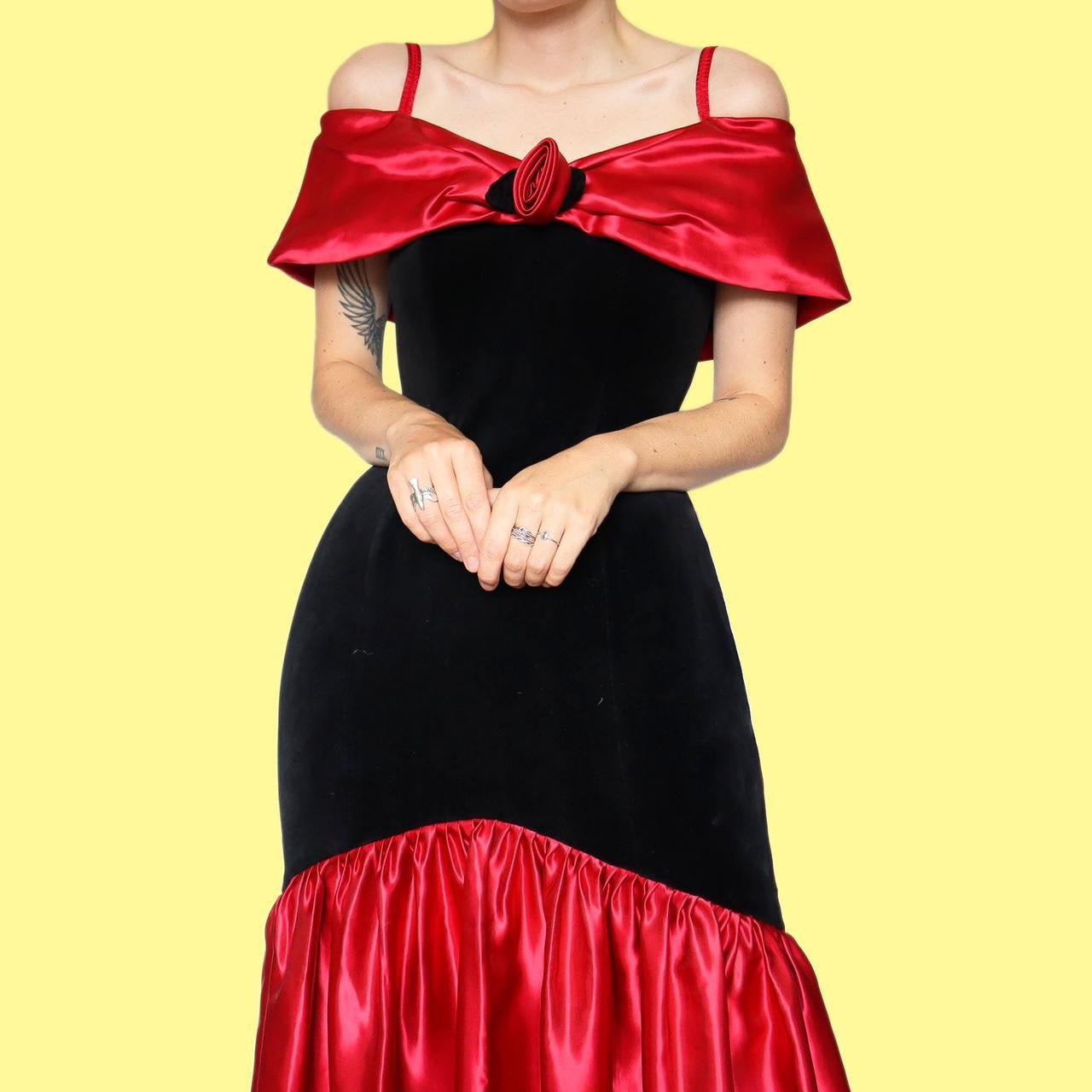 Beautiful black & red cold shoulder velvet evening dress UK 12