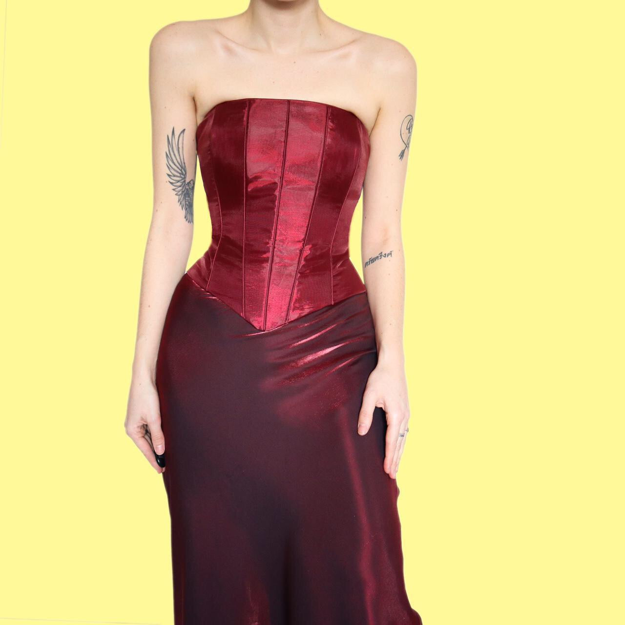 Beautiful YVE red silky 2 piece corset/skirt set UK 14